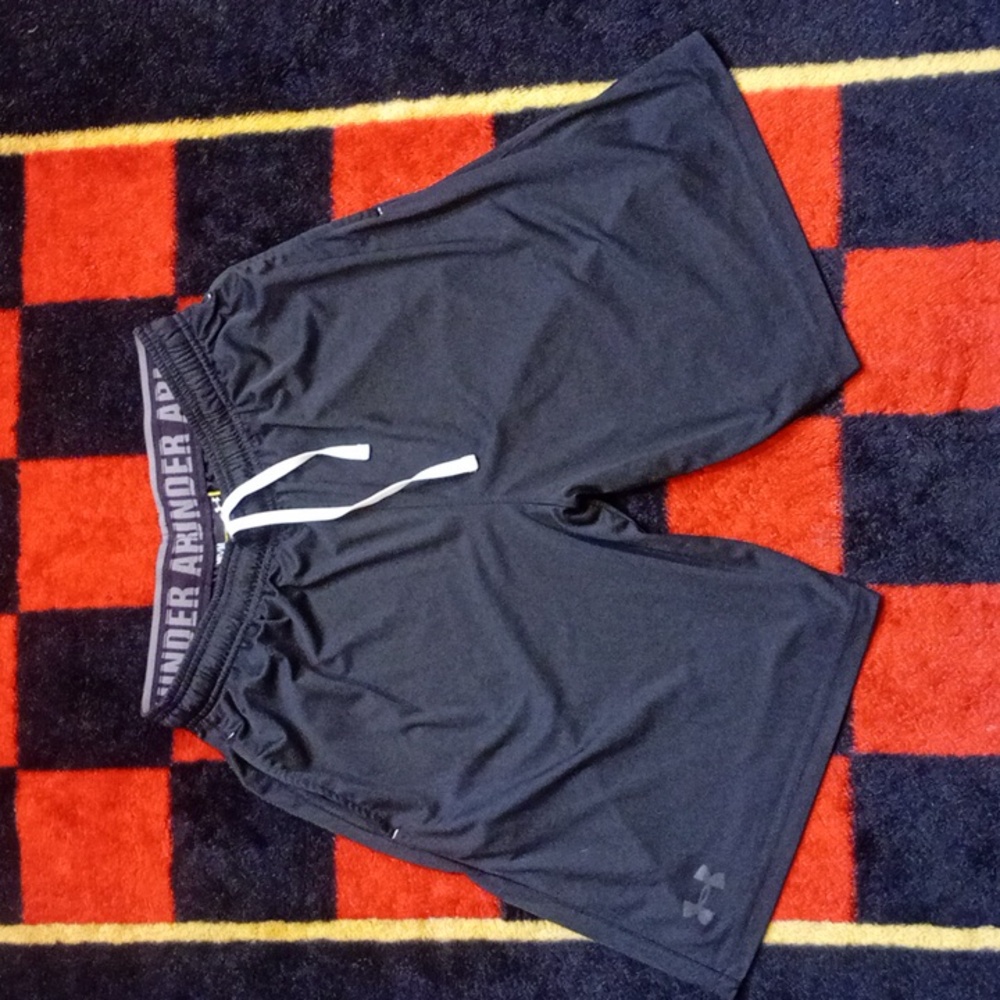 Under Armour Athletic Shorts (M)